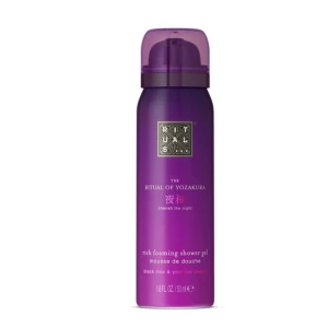Ny! The Ritual of Yozakura rich foaming shower gel - Ny! En lyxig duschmousse från Rituals i serien The Ritual of Yozakura. Kommer i en snygg lila flaska på 50 ml med doft av svart ris och yoshino-körsbär. Perfekt för dig som gillar rika, skummande duschprodukter med exklusiv känsla.