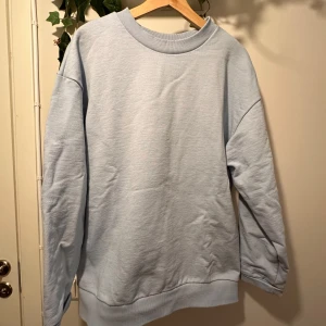 Långärmad tröja - Skön tröja som har en relaxed fit från Lager157 så den sitter som en M