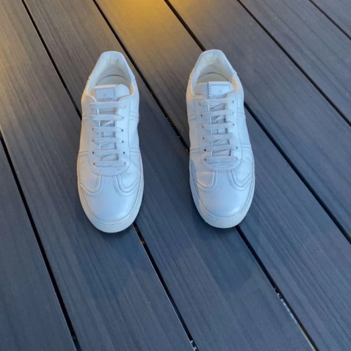 Vita Valentino sneakers med snörning