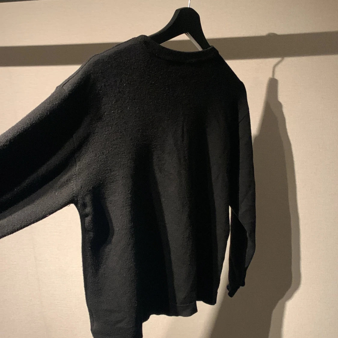 Svart långärmad tröja - 1