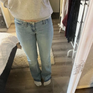 No waist bootcut jeans  - Säljer dessa Nelly jeans då dom inte kommer till användning💖 Aldrig använda så super bra skick:)