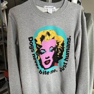 Cdg Marilyn Monroe tröja - Cdg tröja köpt i deras butik i Berlin, knappt använd. Men Size S