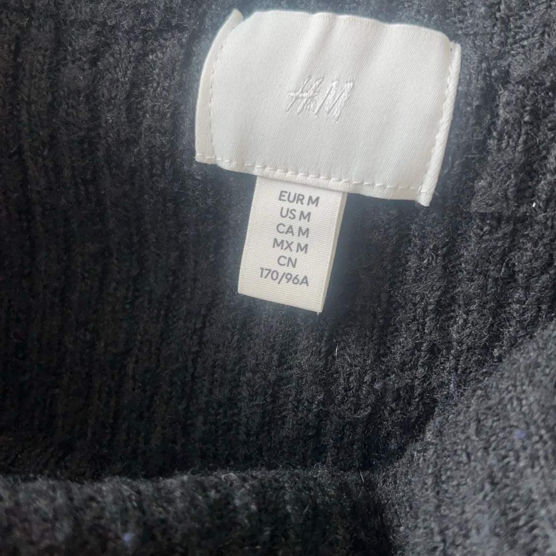 Svart stickad offshoulder tröja  - 1