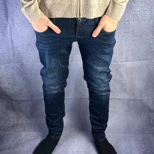 Helt Nya Replay Anbass jeans - Helt nya replay anbass jeans | storleken är 30/32 och modellen på bilden är 186 cm 73kg | följare får 50kr rabatt🙌| 