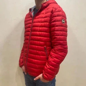 Colmar jacka  - Hej! Säljer nu min jackafrån märket Colmar , storlek L, bra skick. Givetvis äkta, Tveka inte på att höra av dig om du har frågor eller funderingar kring jackan!