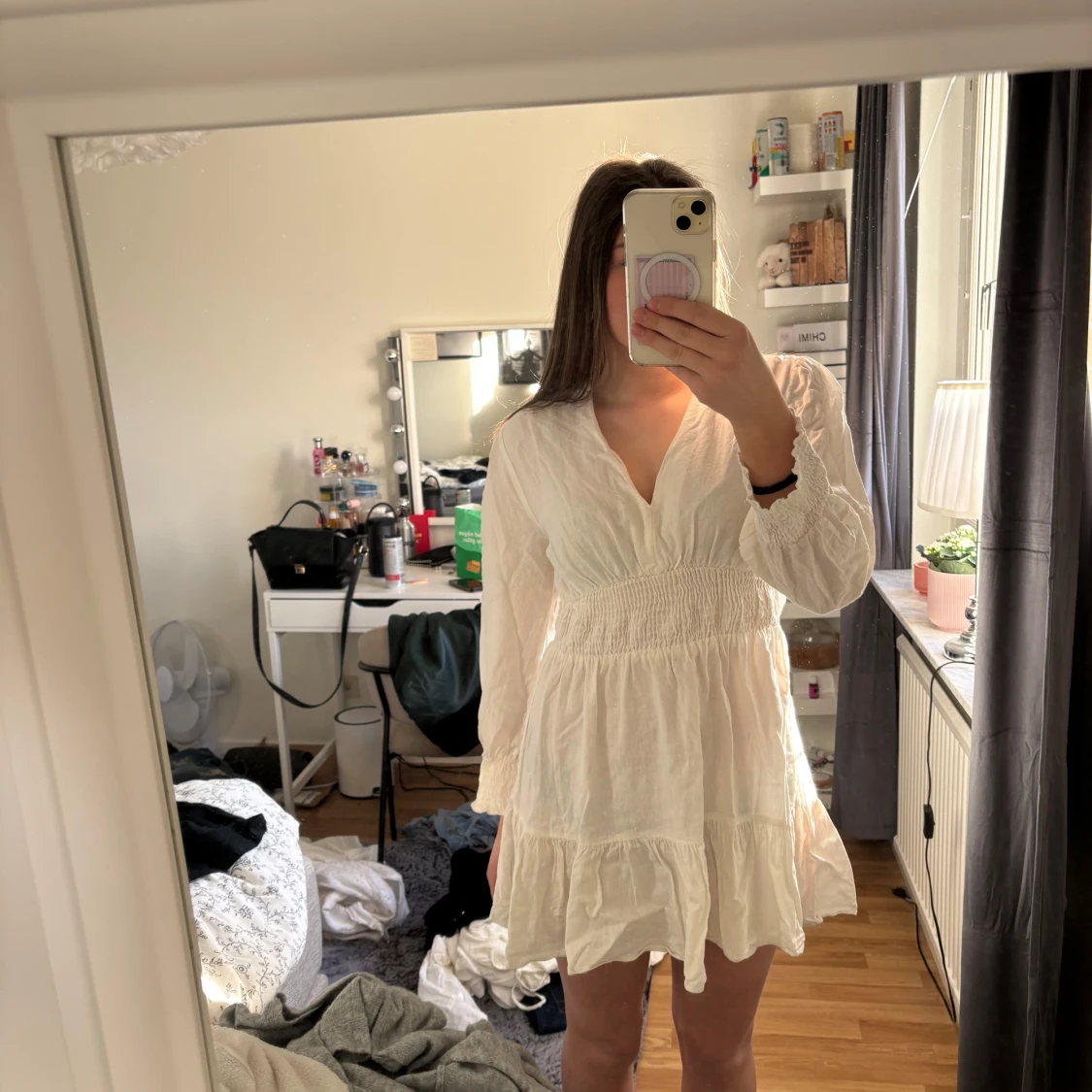 Vit klänning med v-ringning