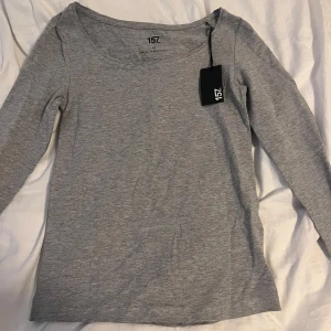 Tröja - Långärmad tröja ifrån lager157 i en grå färg i storlek xs