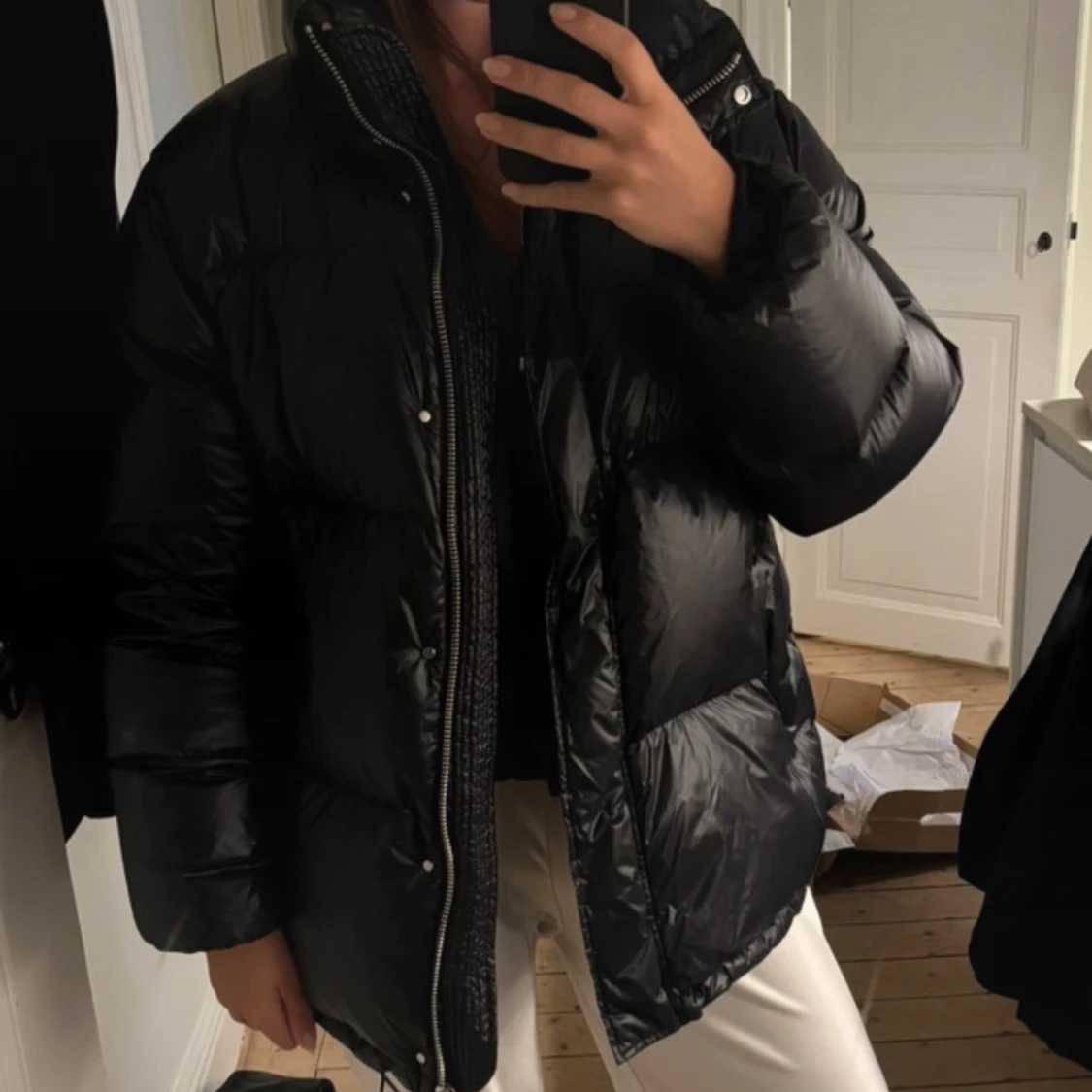 Svart dunjacka från & Other Stories - 3