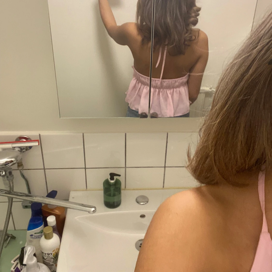 Rosa ärmlös topp med volang - 1