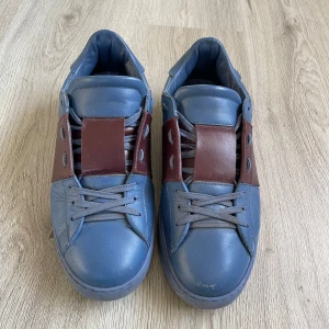 Valentino open  - Riktig snygga valentino opens  Skick 7/10 41 Frågor om pris kom dm