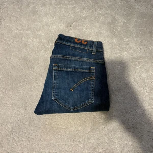 Dondup George jeans - Säljer nu dessa Dondup jeans i modellen George|Storlek W32/L31|Nypris:3000kr|Bara att skriva vid minsta fundering/fråga!