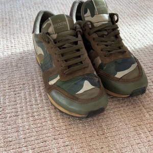 Valentino rockrunner  - Valentino rockrunner  43.5 passar 44