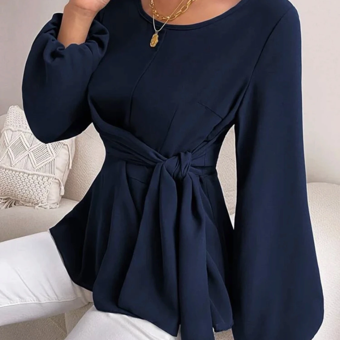 Mörkblå blus med knytband - 1