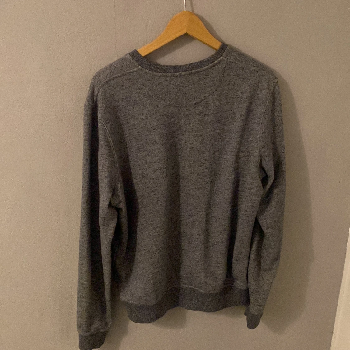 Grå tröja från Lyle & Scott - 1