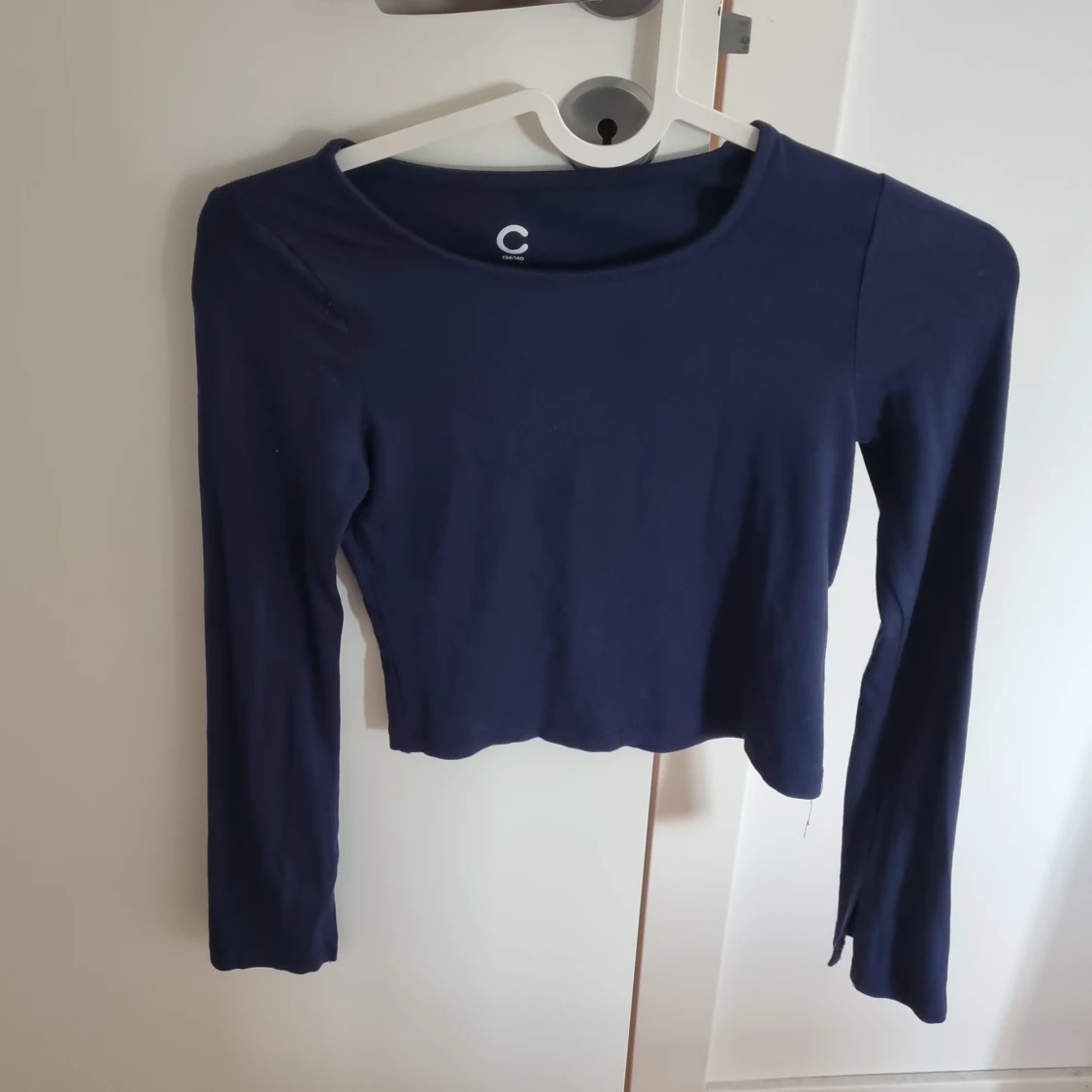 Blå långärmad croppad topp - 3