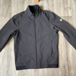 Sail Racing Race Jacket - Nyskick! Bara använd under 3 tillfällen förra våren. Köptes på happyyachting.com för 2990kr