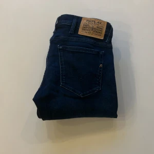 Replay jeans  - Feta replay jeans som är i toppenskick utan defekter nypris 2000 vårat pris 299 som är skit bra pris 🙌🏻