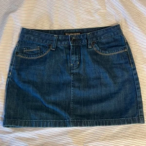 Jeans Kjol  - Midjemått: 37cm 💖läs min bio innan ni skriver 