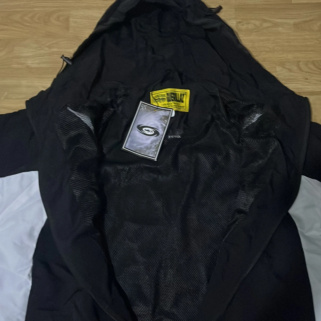 Svart och vit vindjacka från Cortez - 3