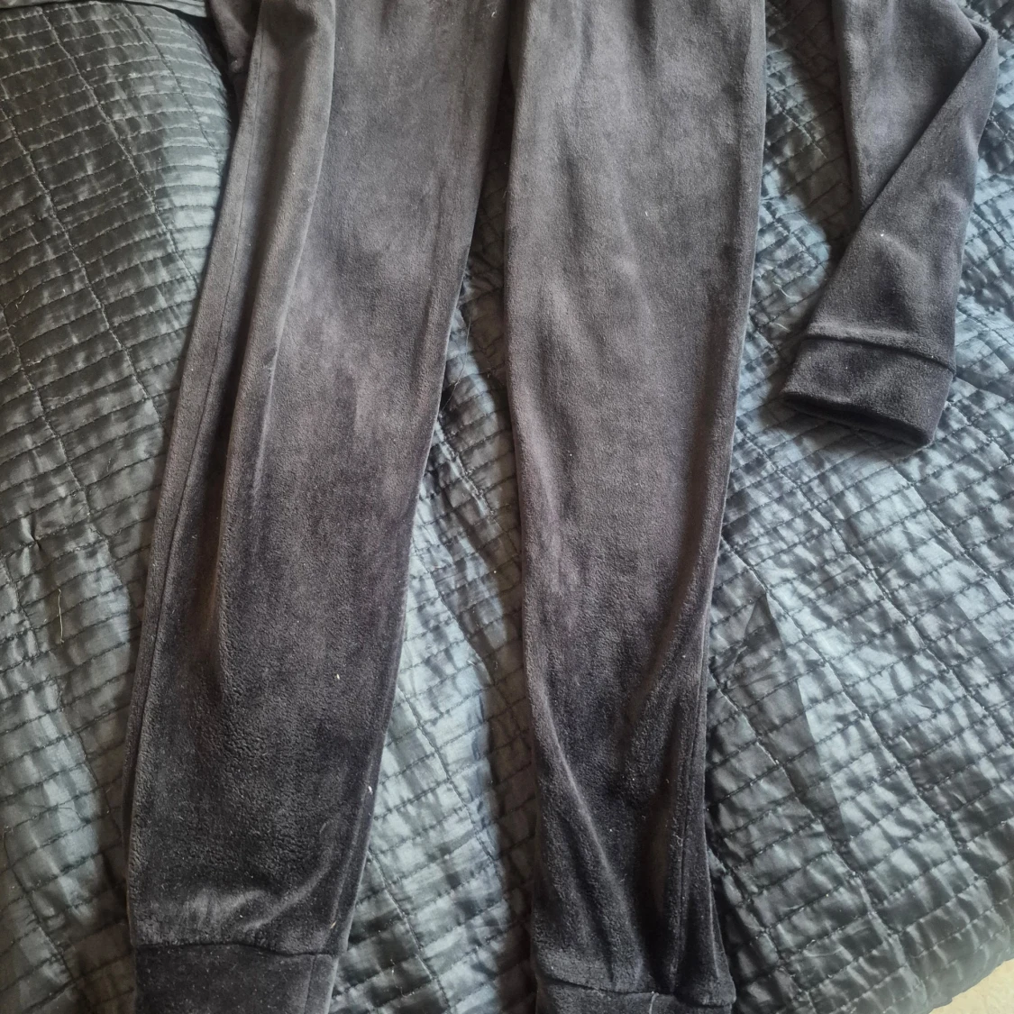 Svart onesie från Hunkemöller - 4