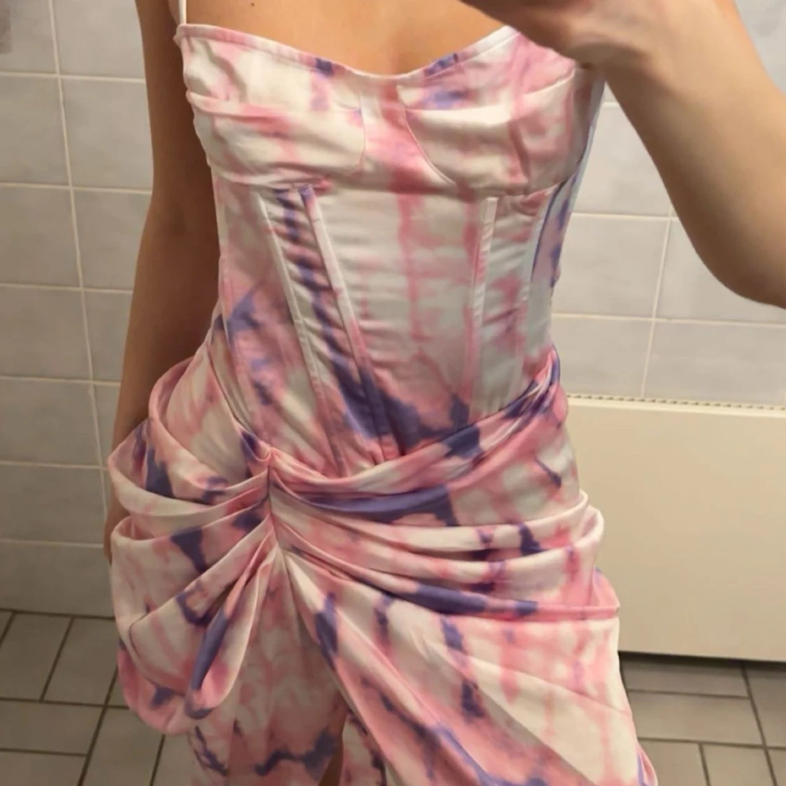 Lång pastellfärgad set med drapering - 1