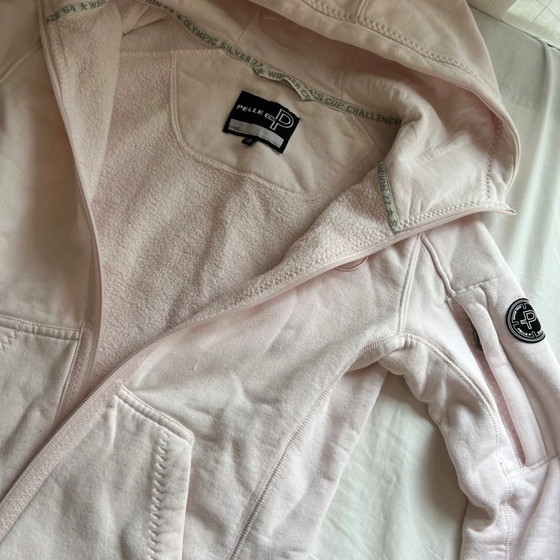 Ljusrosa hoodie från Pelle P - 3