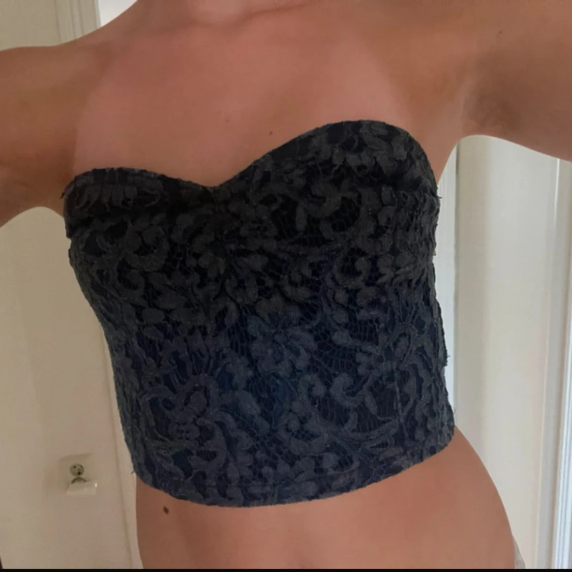 Svart spetskorsett från Guess XS - 2