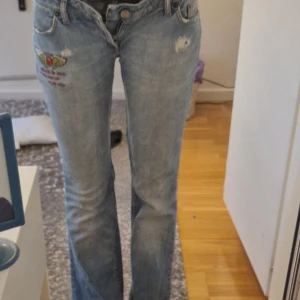 Ultra lowwaist bootcut jeans - Säljer dessa såååå snygga jeansen från odd molly. De är nästan oanvända utom att jag har sytt in dem lite (hos en skräddare)💗