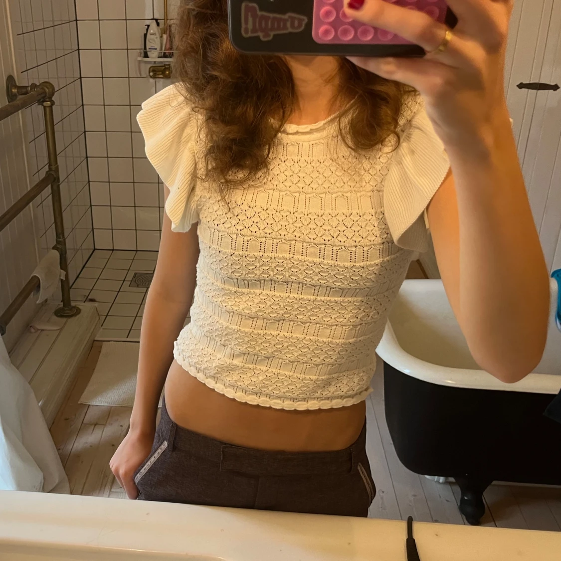 Vit stickad blus med volangärmar - 2