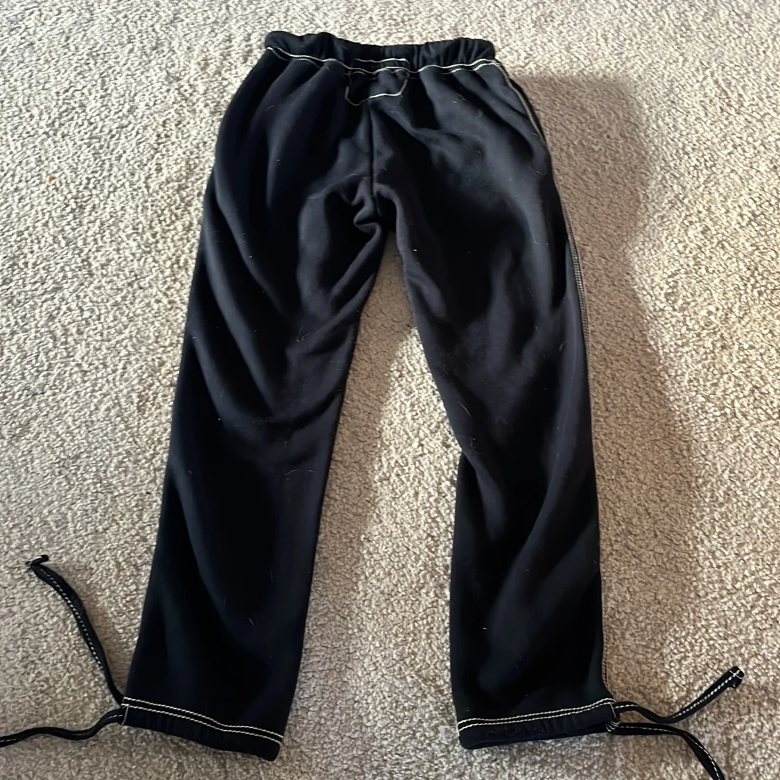 Svarta mjukisbyxor True Religion M - 1