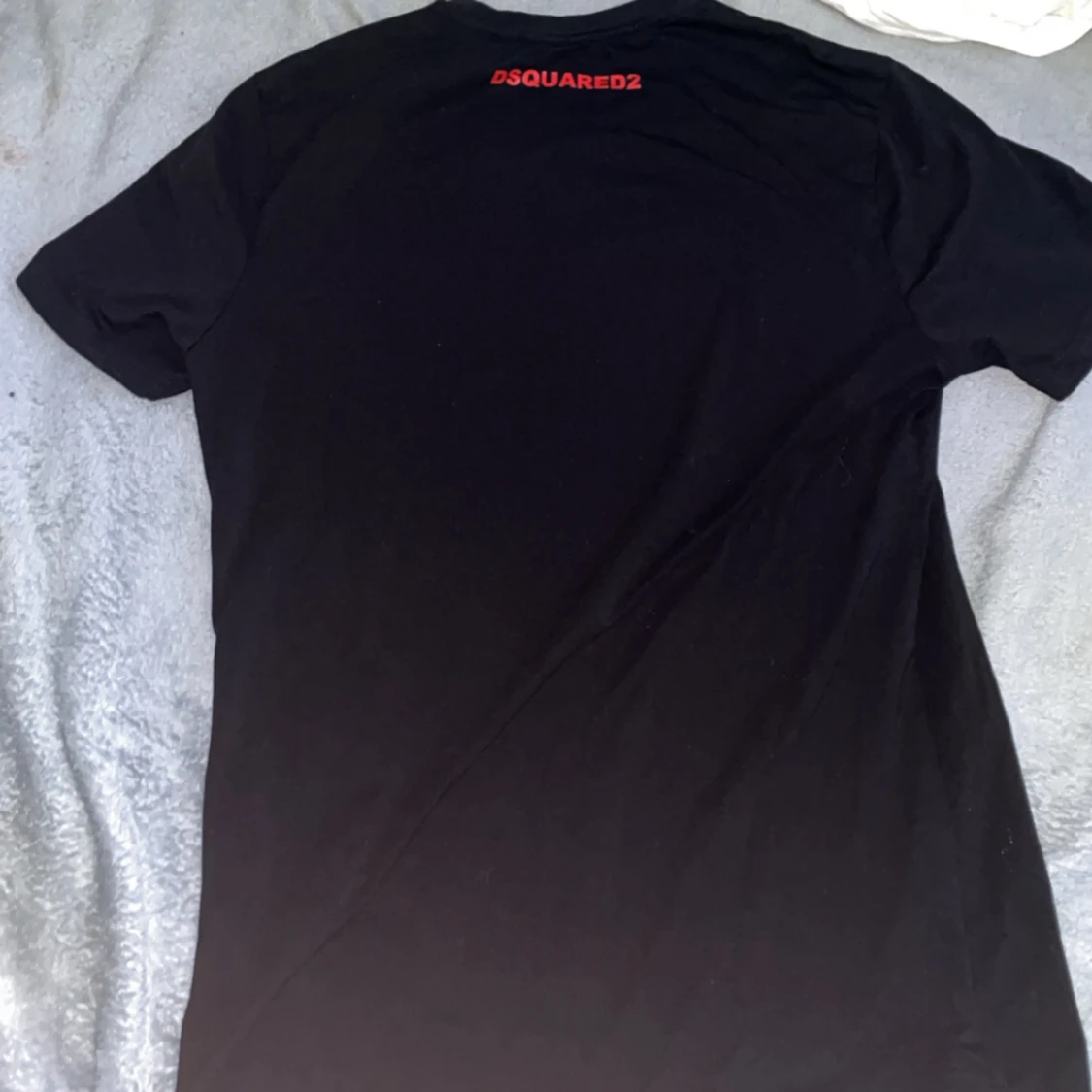 Svart ICON t-shirt från Dsquared2 Stolek XL men passa nästan mig som har S ba lite stor - 1