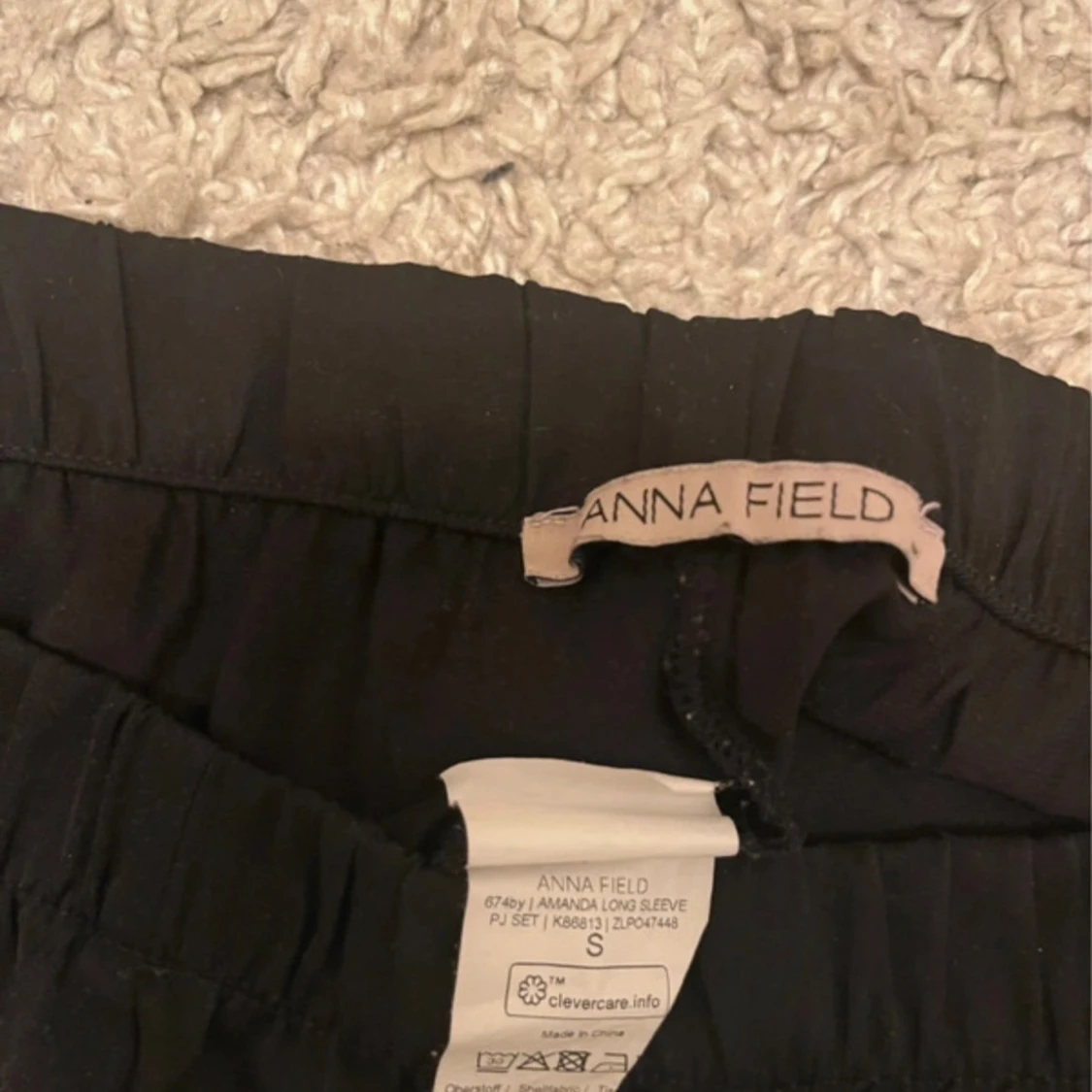 Svart skjorta med vita detaljer Anna Field - 3