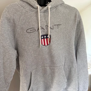 Gant hoodie  - Gant hoodie  Välanvänd men i ok skick. 