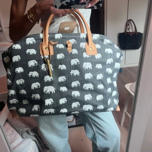 Svenskt tenn väska  - Svenskt tenn handväska helt ny! Aldrig använd. Skriv för frågor! Köpt i butiken.