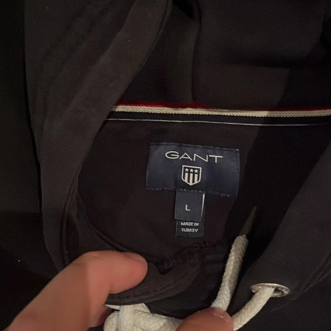 Svart hoodie från GANT med logga - 1