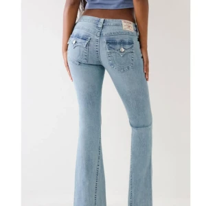 True religion jeans - Super snygga jeans från true religion i super bra skick. Säljer för att jag inte använder dom längre 🥰