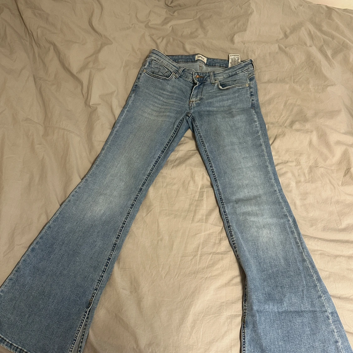 Ljusblå bootcut jeans från ONLY - 2