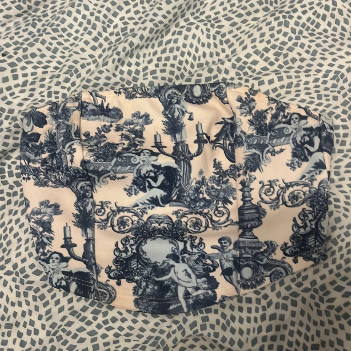 Bandeau bikini med barockmönster