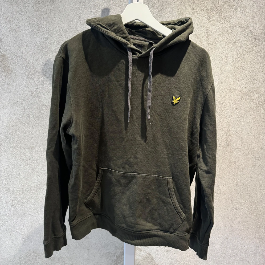 Mörkgrön hoodie från Lyle & Scott