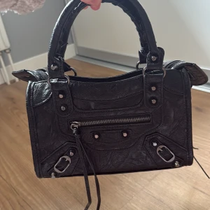 handväska/city bag - City bag inspirerad väska, skit snygg o nyskick!💕