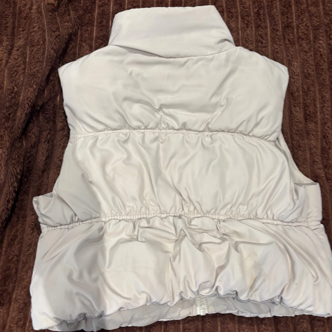 Vit dunväst i XS med hög krage - 1