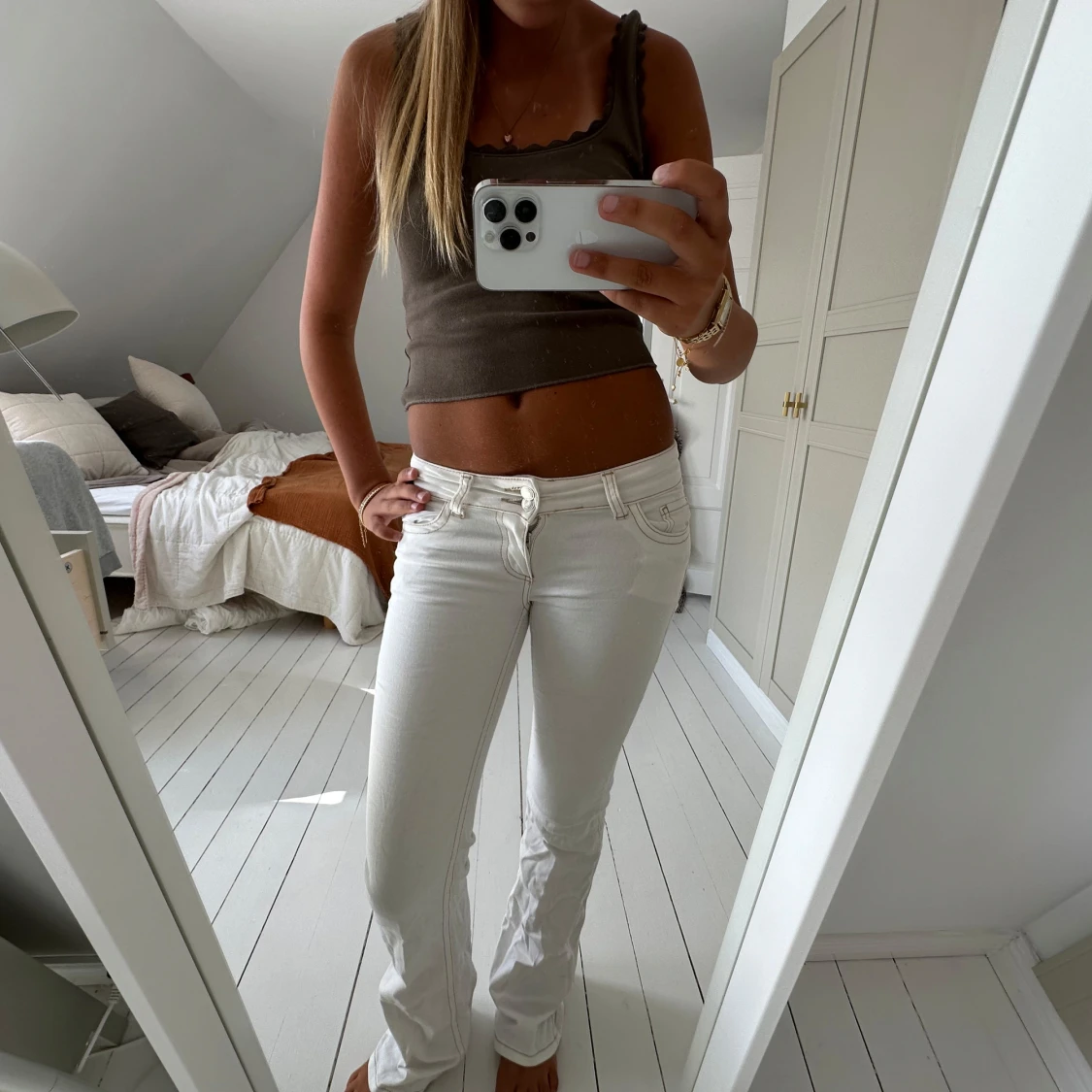 lågmidjade nelly jeans