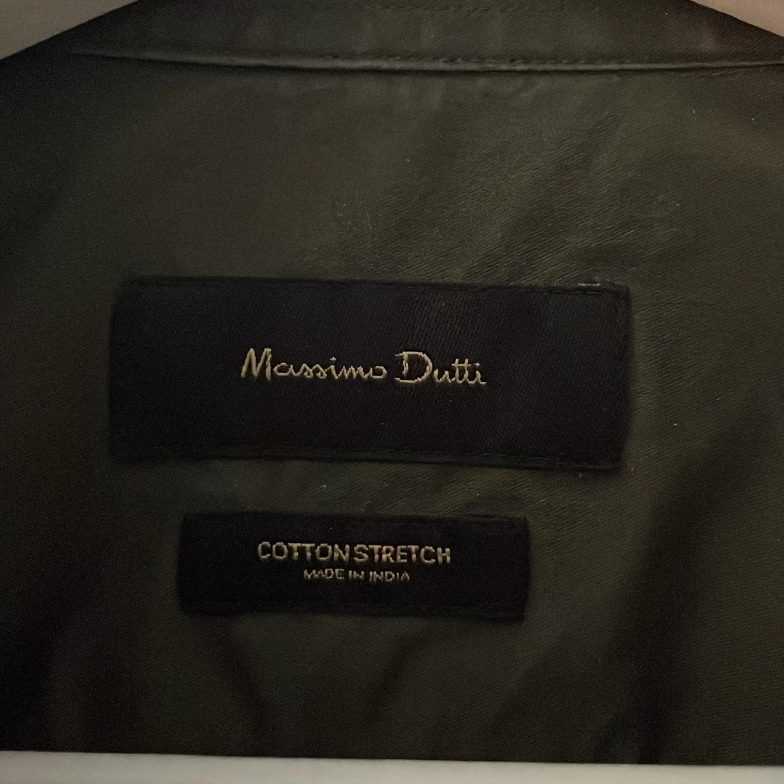 Mörkgrön skjorta från Massimo Dutti - 1