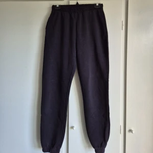 Svarta mjukisbyxor från Gina Tricot  - Svarta mjukisbyxor från Gina Tricot❣️