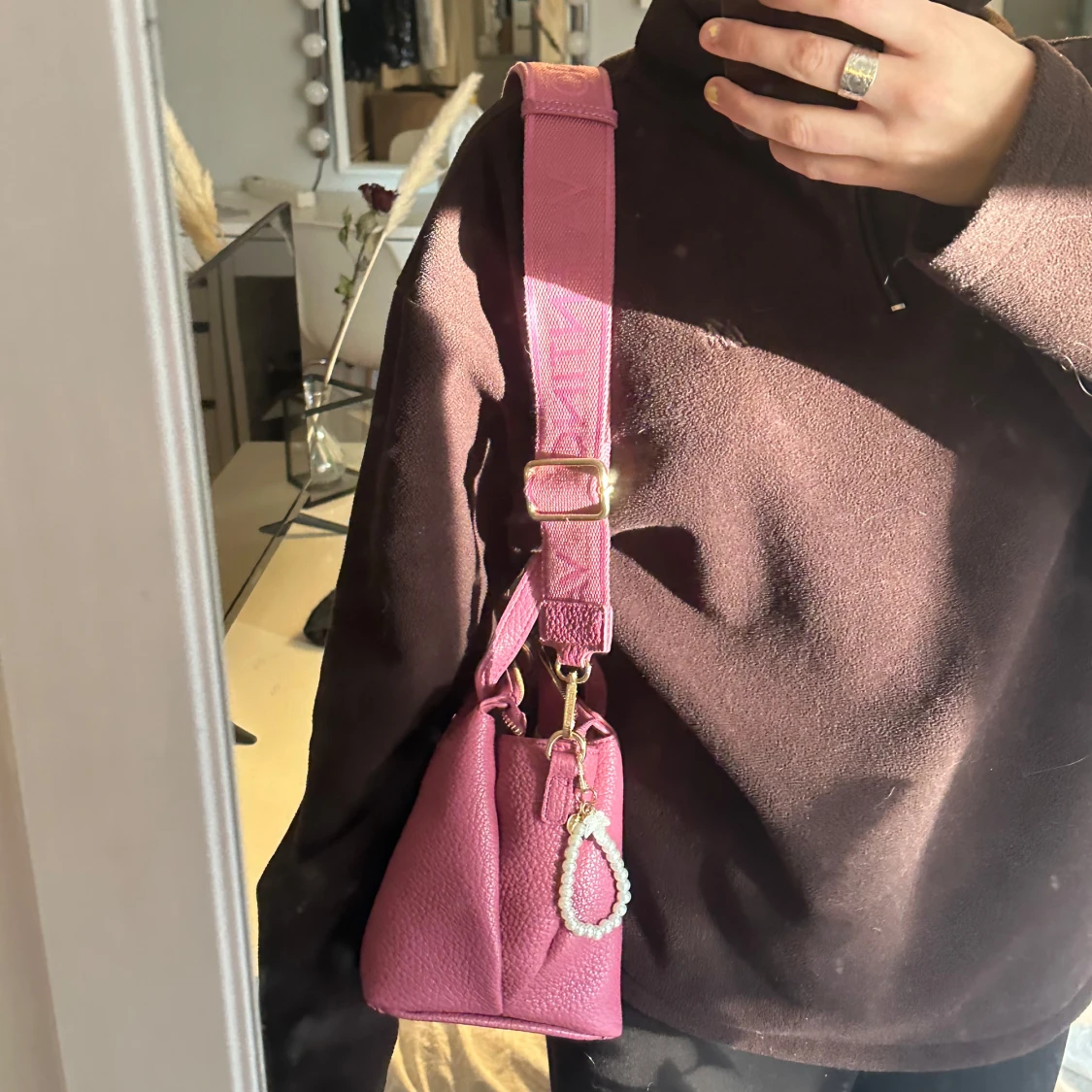 Rosa axelväska från Valentino - 2