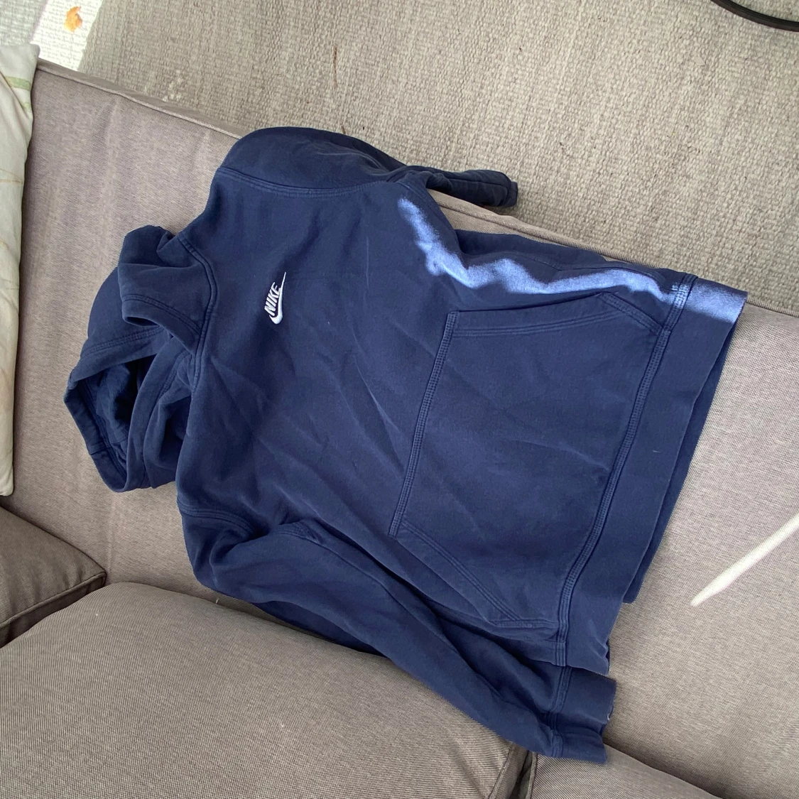 Mörkblå Nike hoodie med huva - 1