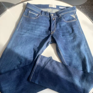 Replay jeans  - Helt nya replay jenas perfekta inför hösten. Hör gärna av dig kring funderingar. Online kvitto finns.👍