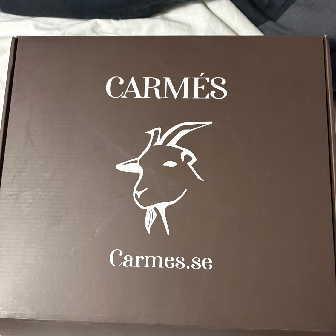 Mörkblå hoodie i kashmir från Carmés - 3