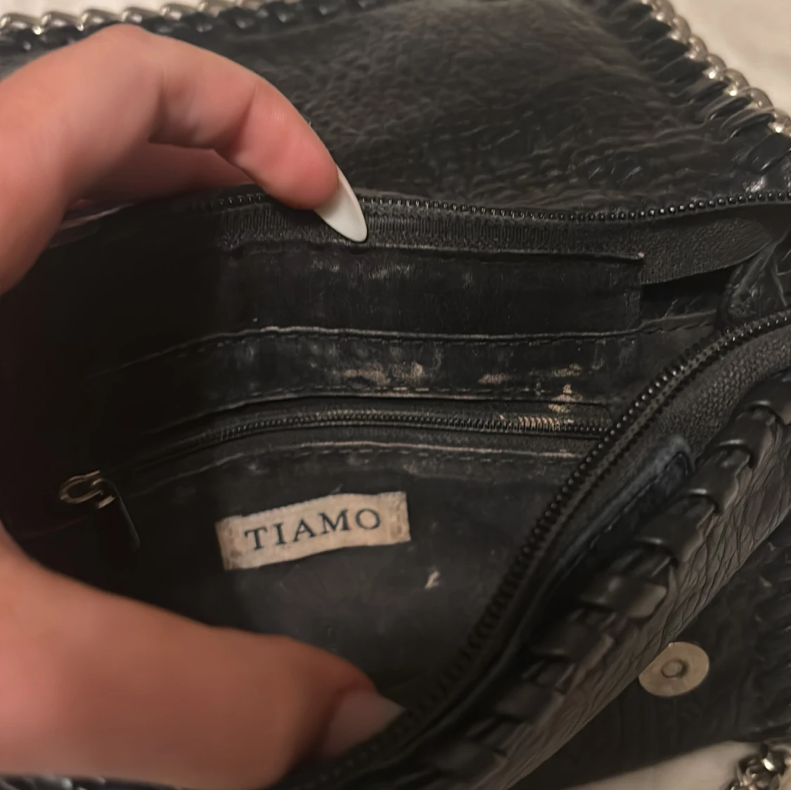 Svart axelväska med kedjedetaljer Tiamo - 3