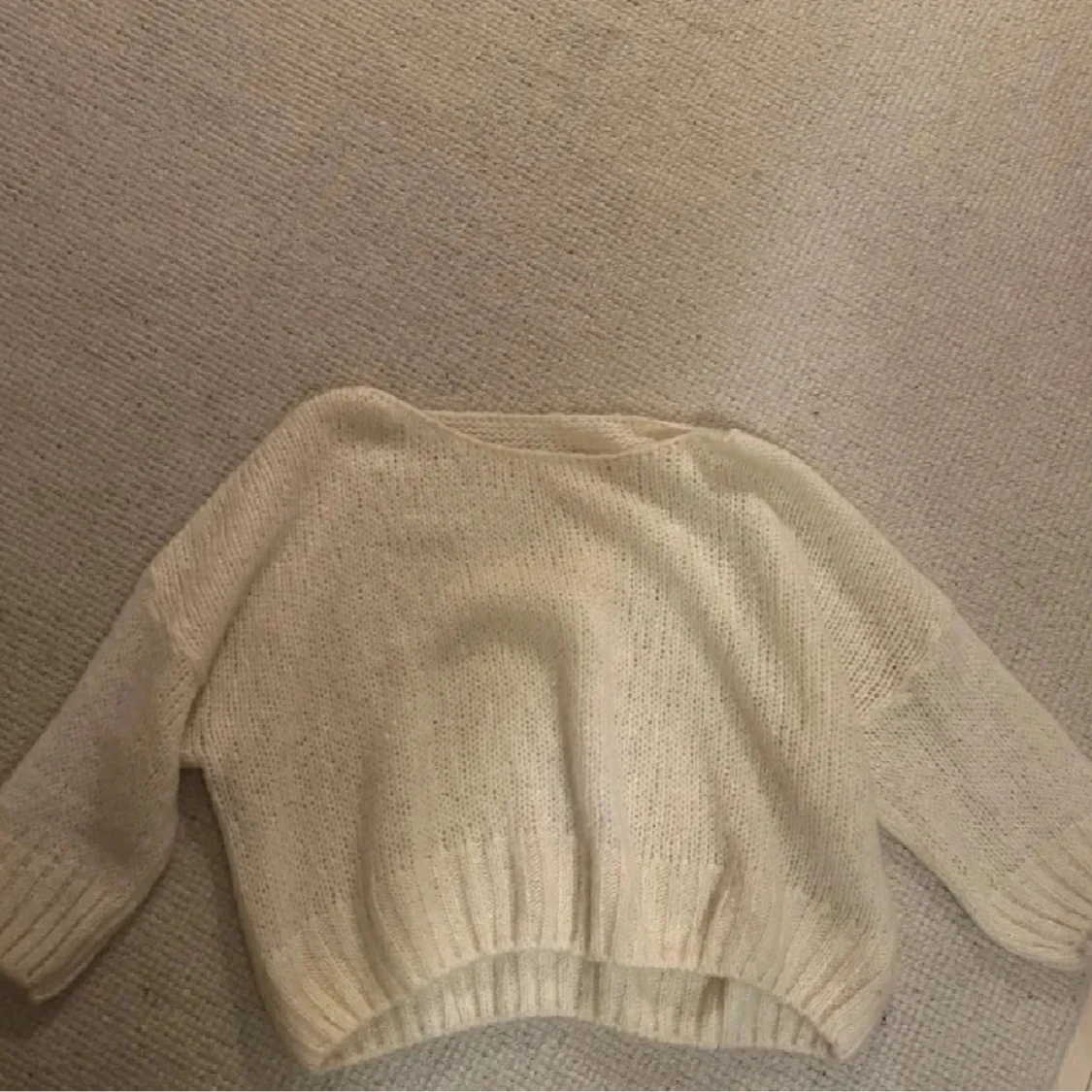 Virkad stickad vit off shoulder tröja🤍 - 2